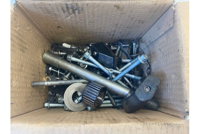 2018 KAWASAKI ZR 800 DGFA ABS E BOX OF NUTS BOLTS FITTINGS FROM ENGINE AND BIKE